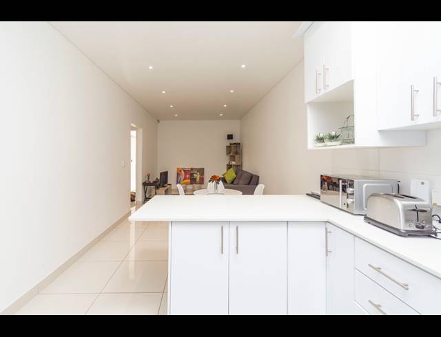 3 BEDROOM APARTMENT FOR SALE IN KENILWORTH